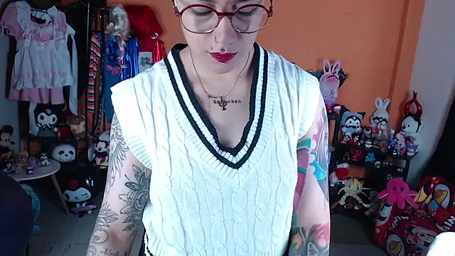 MissMiia2 online show from May 13, 2026, 1:18 pm
