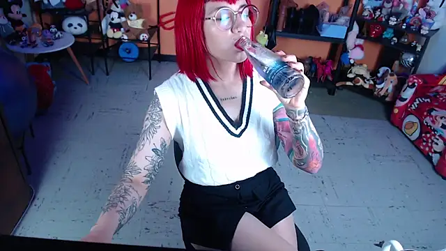 Snapshot of MissMiia2 chatting on April 8, 2026, 10:28 am MissMiia2 online show from April 8, 2026, 10:28 am