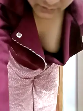 Snapshot of Indianhyna chatting on December 20, 2024, 8:49 am Indianhyna online show from December 20, 2024, 8:49 am