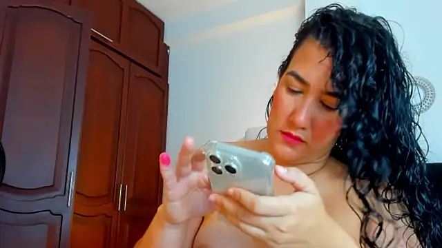 Snapshot of kathyajhonss chatting on April 16, 2026, 11:07 pm kathyajhonss online show from April 16, 2026, 11:07 pm