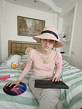 Snapshot of Iren chatting on April 18, 2026, 7:58 pm Iren online show from April 18, 2026, 7:58 pm