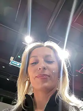 Diamond Bunny  online show from November 19, 2025, 3:01 pm