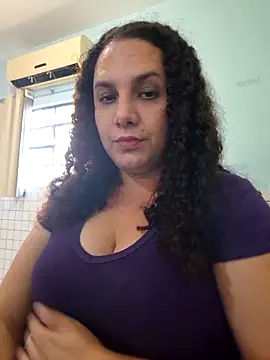 Snapshot of litha_luna chatting on December 19, 2025, 5:37 pm litha luna online show from December 19, 2025, 5:37 pm