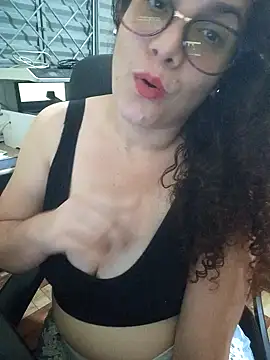 Snapshot of litha_luna chatting on December 5, 2024, 7:43 am litha luna online show from December 5, 2024, 7:43 am