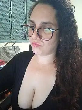 Snapshot of litha_luna chatting on December 3, 2024, 8:11 am litha luna online show from December 3, 2024, 8:11 am