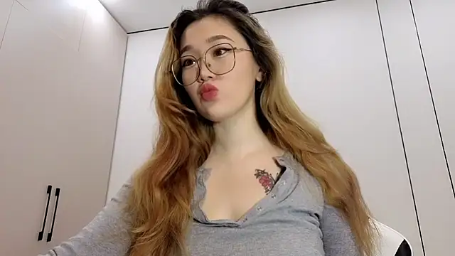 Jennatyan online show from December 23, 2025, 5:07 am