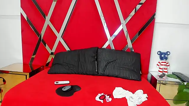 Snapshot of Milanxht chatting on November 9, 2025, 8:24 pm Milanxht online show from November 9, 2025, 8:24 pm