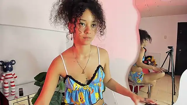 Snapshot of Milanxht chatting on October 21, 2025, 9:14 pm Milanxht online show from October 21, 2025, 9:14 pm