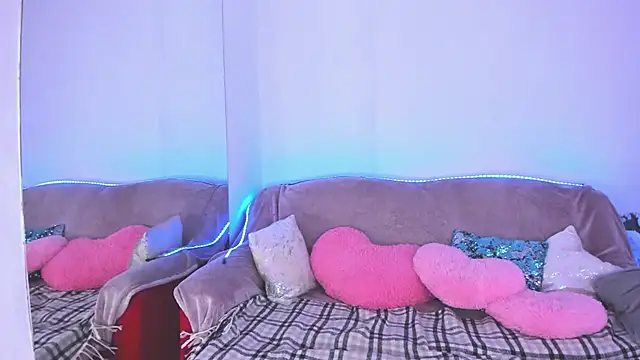 CurlyDreams online show from May 8, 2026, 5:33 am