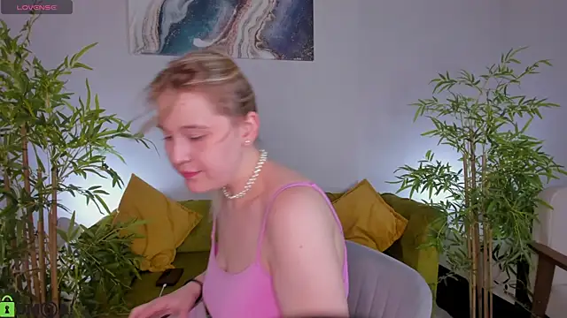 Snapshot of Colleen_Blake chatting on June 22, 2026, 5:21 pm Colleen Blake online show from June 22, 2026, 5:21 pm
