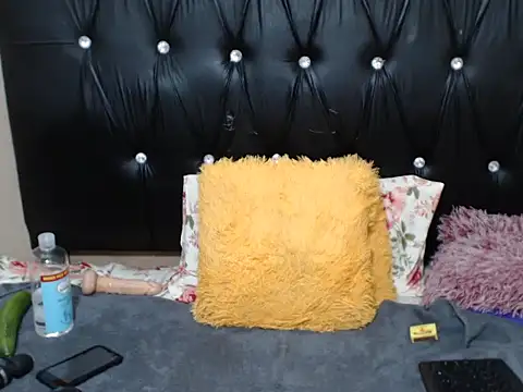 BlackBerryZoeX online show from December 8, 2024, 4:18 pm