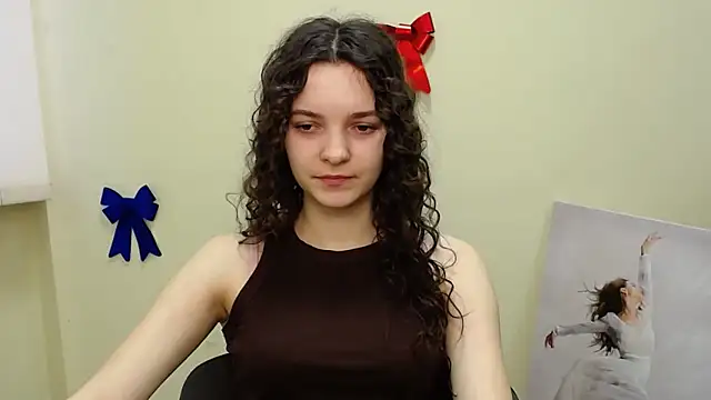 Snapshot of _SusieSu_ chatting on February 18, 2025, 7:43 am SusieSu online show from February 18, 2025, 7:43 am