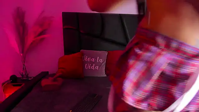 Tiffany sander online show from September 18, 2025, 3:20 am