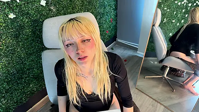 Cloe five online show from September 15, 2025, 7:36 pm