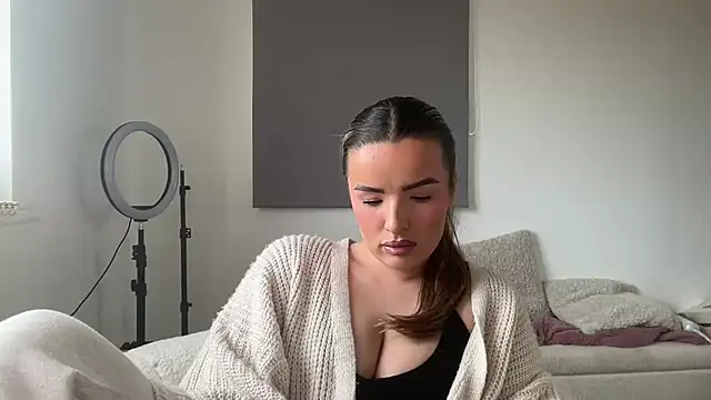 maisiesmithx online show from March 13, 2026, 2:44 pm