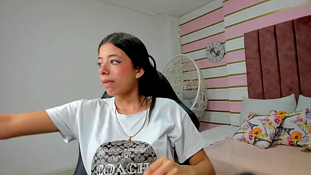 coraltaylor online show from December 15, 2024, 6:48 pm