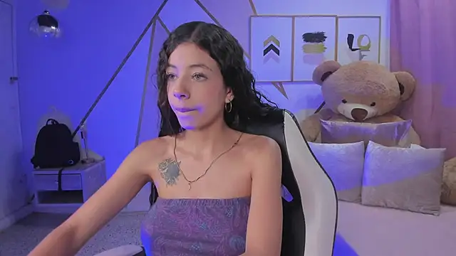 coraltaylor online show from February 12, 2025, 10:04 pm