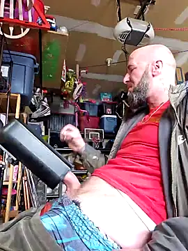 Snapshot of Beardedtattood chatting on February 24, 2025, 6:15 pm Beardedtattood online show from February 24, 2025, 6:15 pm