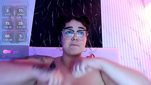Snapshot of Reginavegaa chatting on February 22, 2025, 5:57 pm Reginavegaa online show from February 22, 2025, 5:57 pm