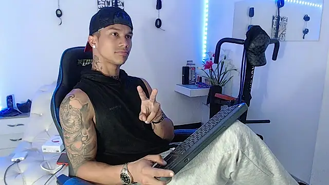 Snapshot of Leonard_Price chatting on March 4, 2025, 2:49 am Leonard Price online show from March 4, 2025, 2:49 am