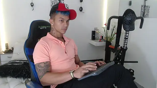 Snapshot of Leonard_Price chatting on February 26, 2025, 12:09 am Leonard Price online show from February 26, 2025, 12:09 am