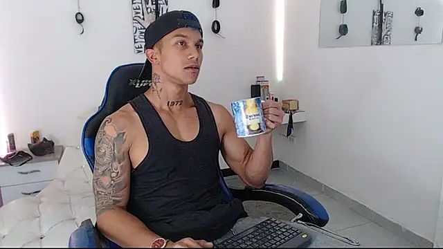 Snapshot of Leonard_Price chatting on March 23, 2025, 2:15 am Leonard Price online show from March 23, 2025, 2:15 am
