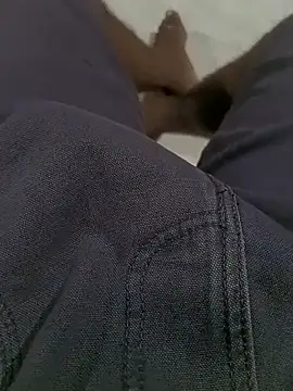 Snapshot of SuranSexy33 chatting on April 13, 2026, 1:04 pm SuranSexy33 online show from April 13, 2026, 1:04 pm