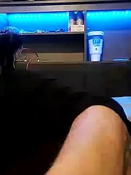 esadmisfit1 online show from March 4, 2025, 10:57 am