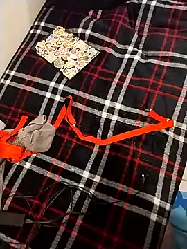 esadmisfit1 online show from February 2, 2025, 9:18 am