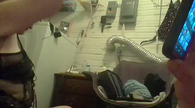 esadmisfit1 online show from February 10, 2025, 11:15 am