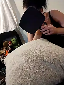 esadmisfit1 online show from January 28, 2025, 10:23 am