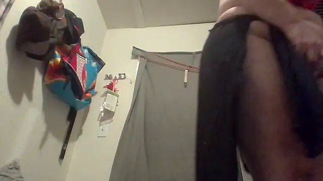 esadmisfit1 online show from February 2, 2025, 12:24 pm