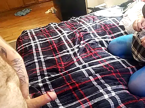 esadmisfit1 online show from March 22, 2025, 8:26 pm