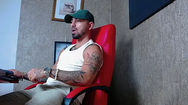 Snapshot of NigelBoydXXX chatting on January 21, 2025, 6:55 pm NigelBoydXXX online show from January 21, 2025, 6:55 pm