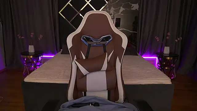 GentleAdellee online show from April 15, 2026, 5:46 am