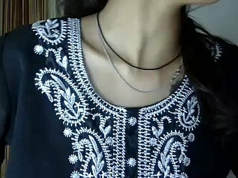 Snapshot of MAAYRA_09 chatting on October 3, 2025, 5:47 pm MAAYRA 09 online show from October 3, 2025, 5:47 pm