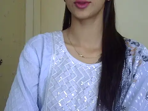 MAAYRA 09 online show from April 30, 2026, 5:47 am