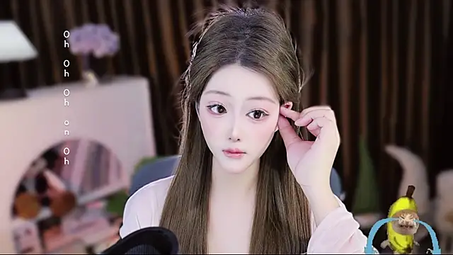 Snapshot of Arwyn-rr chatting on April 13, 2026, 10:19 am Arwyn-rr online show from April 13, 2026, 10:19 am