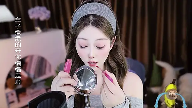 Snapshot of Arwyn-rr chatting on April 3, 2026, 12:11 pm Arwyn-rr online show from April 3, 2026, 12:11 pm