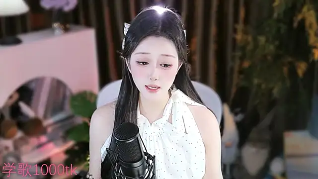 Arwyn-rr online show from September 14, 2025, 1:44 pm