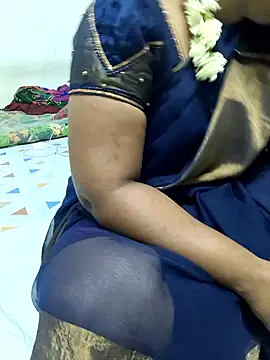 Snapshot of MaaliiiPonuTamil chatting on May 19, 2026, 4:58 pm MaaliiiPonuTamil online show from May 19, 2026, 4:58 pm