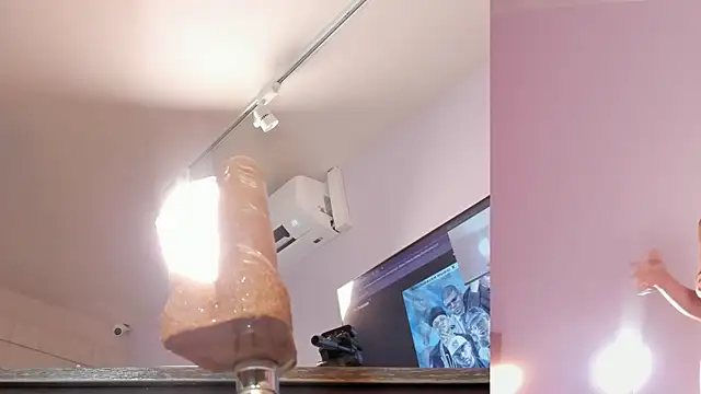 lupeebony online show from May 27, 2026, 1:57 am