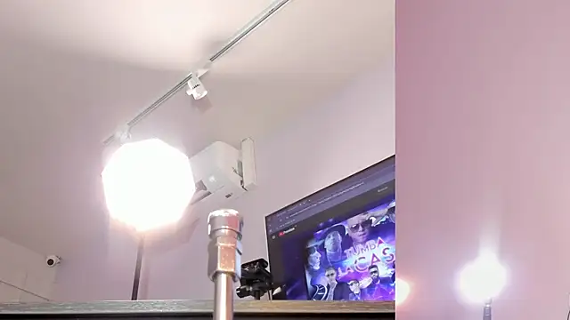 lupeebony online show from May 22, 2026, 7:56 pm
