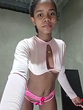 Snapshot of Luciia_cute chatting on February 25, 2026, 12:22 am Luciia cute online show from February 25, 2026, 12:22 am