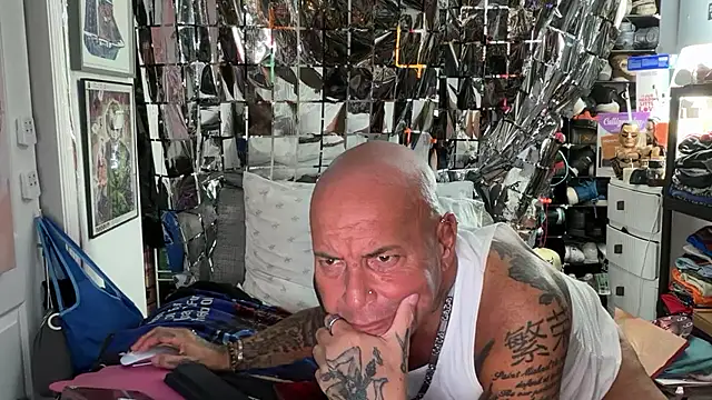 Snapshot of joeytatts66 chatting on April 28, 2026, 2:27 am joeytatts66 online show from April 28, 2026, 2:27 am