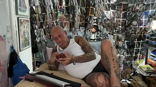 joeytatts66 online show from April 11, 2026, 4:31 am