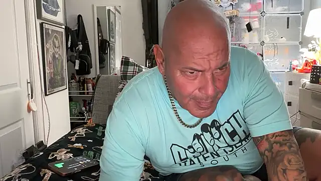 Snapshot of joeytatts66 chatting on October 28, 2025, 1:06 am joeytatts66 online show from October 28, 2025, 1:06 am