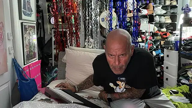 Snapshot of joeytatts66 chatting on May 28, 2026, 1:24 am joeytatts66 online show from May 28, 2026, 1:24 am