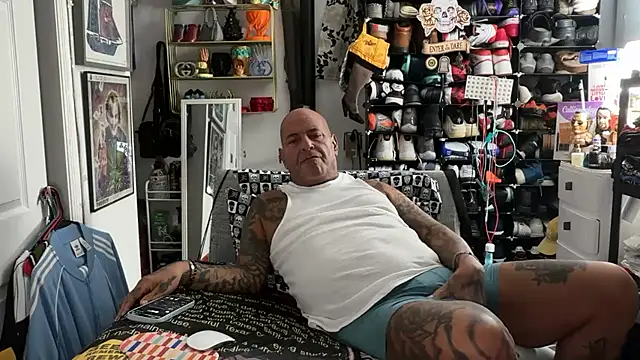 joeytatts66 online show from January 9, 2026, 2:40 am