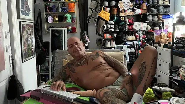 Snapshot of joeytatts66 chatting on May 21, 2026, 1:58 am joeytatts66 online show from May 21, 2026, 1:58 am